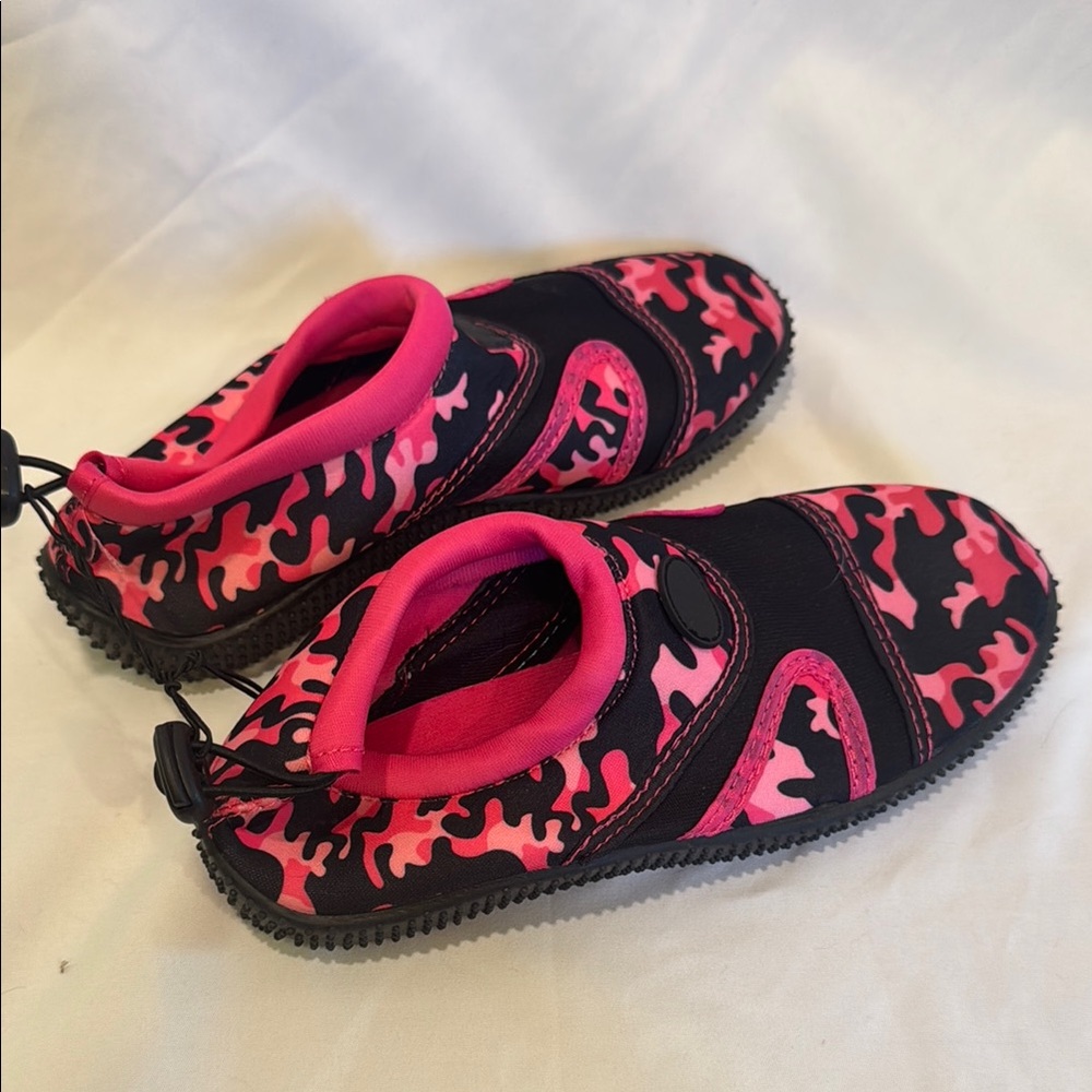 Kids Pink Camo Water Shoes
